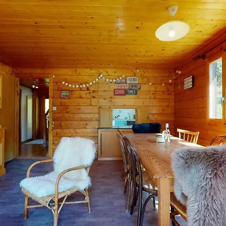 In A Chalet In Family Friendly And Cosy Apartment Evolene